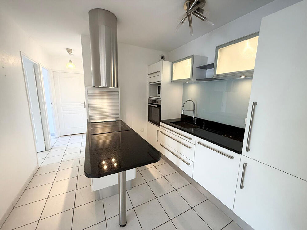 Vente Appartement A vendre : Spacieux appartement avec véranda, cave, parking et garage à Roche-la-Molière Roche la moliere