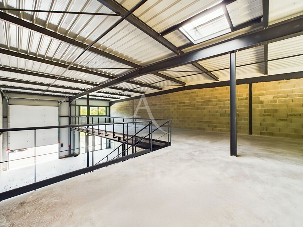   Local d'activité Mesigny 193m² 