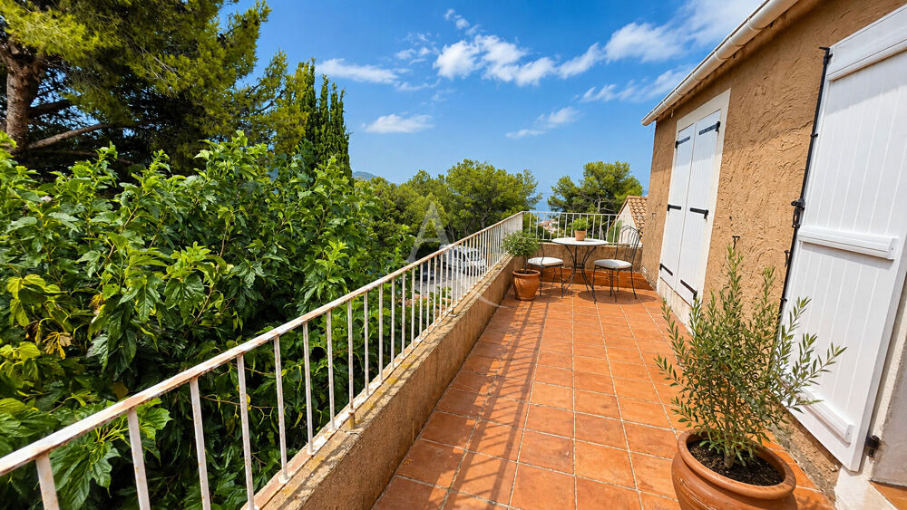 Vente Maison Villa Carqueiranne non mitoyenne 109 m² T5 au calme, rénovée Carqueiranne