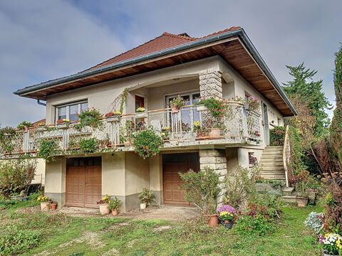   DISTRICT de VESOUL : Pavillon 4 chambres, terrain. 