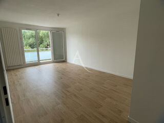  Appartement à louer 4 pièces 75 m²