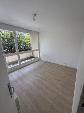  Appartement à louer 2 pièces 50 m²