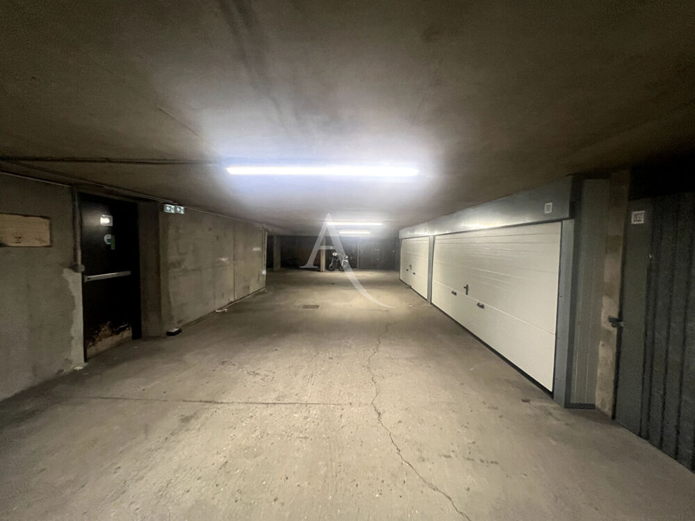 Vente Parking/Garage Lot de 4 boxs sécurisés - 15m2 chacun - Paris 10ème Paris 10
