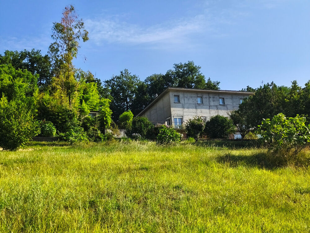 Propriété 190 m2 habitables, 5 chambres sur 2 hectares avec vue imprenable.