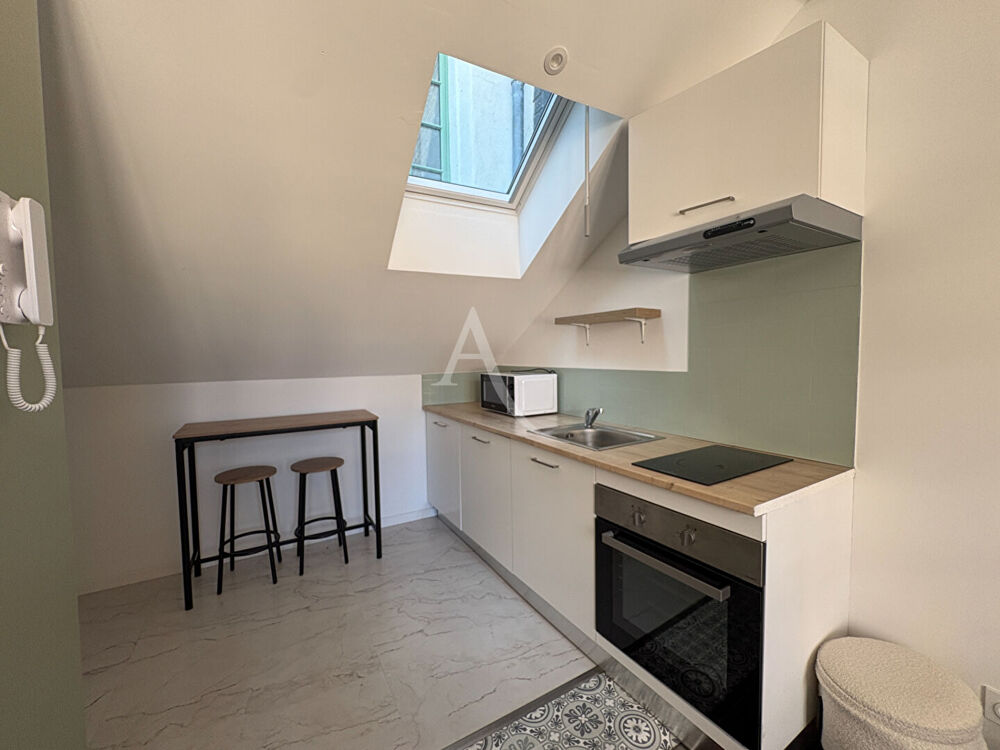 APPARTEMENT MEUBLE - CENTRE-VILLE - CHATEAU-GONTIER