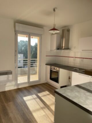  Appartement à louer 4 pièces 79 m²