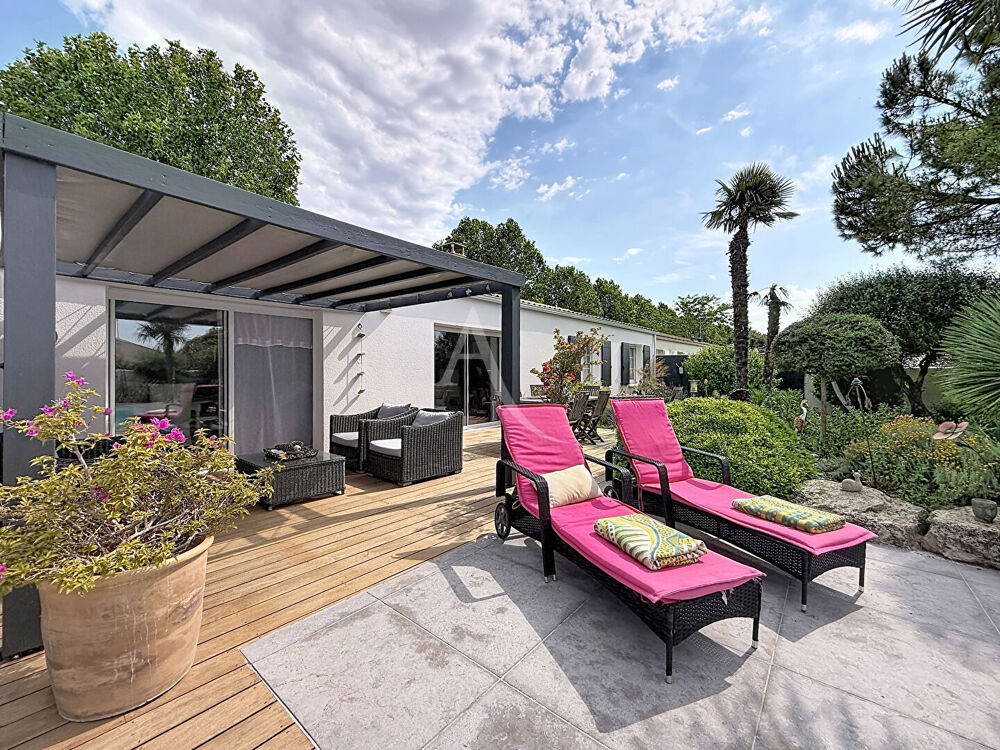 Vente Maison Maison plain-pied 137 m2, 4 chambres - piscine Thaire