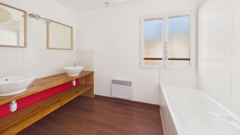 Vente Maison LARRESSORE - Maison familiale 4 chambres avec piscine et garage Larressore