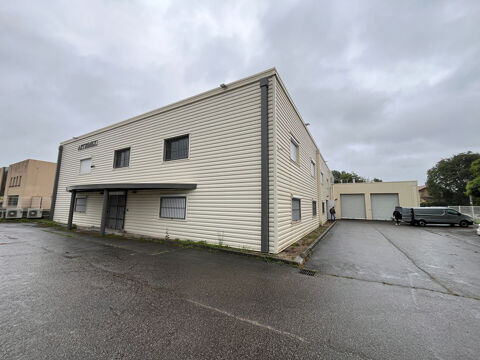 Local commercial et entrep&ocirc;t de 1 569 m&sup2; sur terrain de 2 193 m&sup2; Beaurepaire (38270) 990000 38270 Beaurepaire