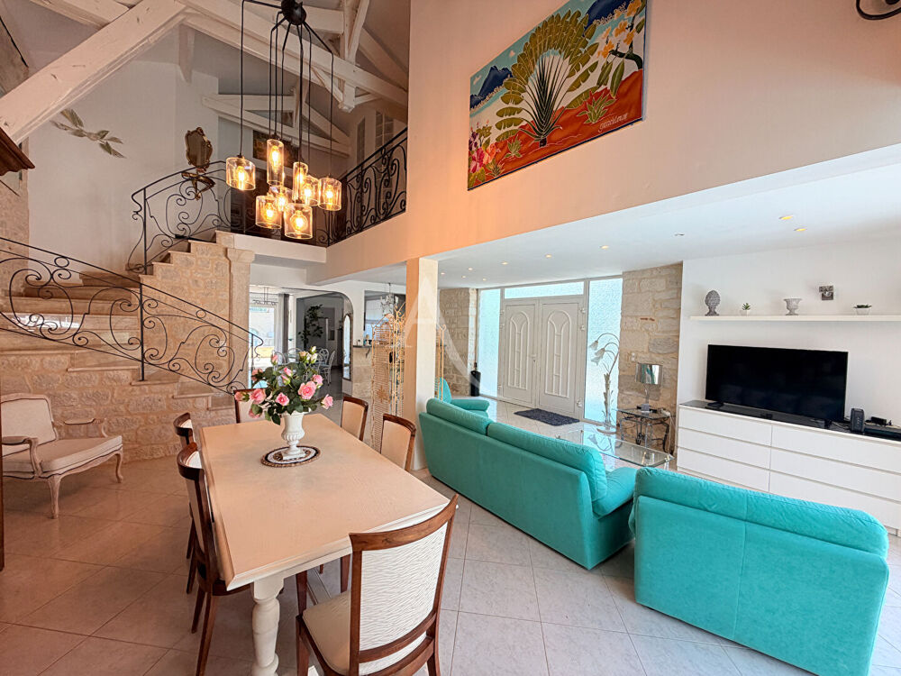 Maison en pierre de 150 m2 avec piscine