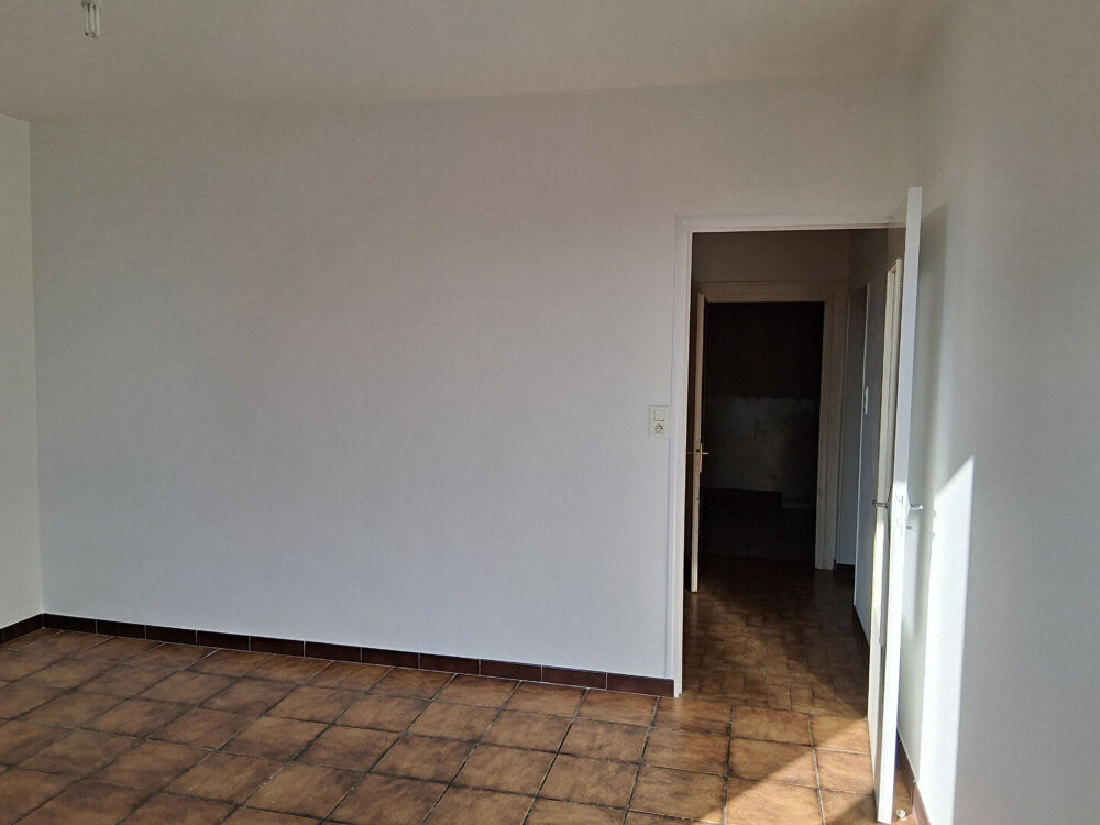 Location Appartement Appartement de plein-pied, au bourg de Commenailles Commenailles