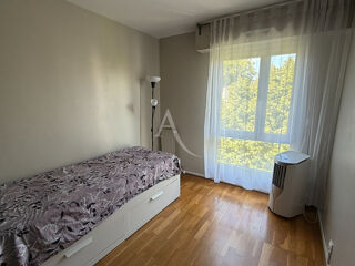  Appartement à louer 5 pièces 100 m²