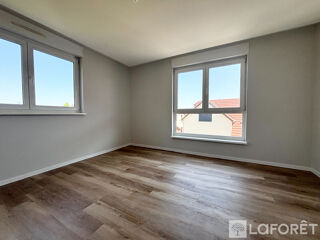  Appartement à louer 6 pièces 111 m²