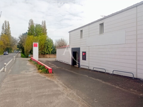 CHALLANS - Local commercial 400 m&sup2; 2700 85300 Challans