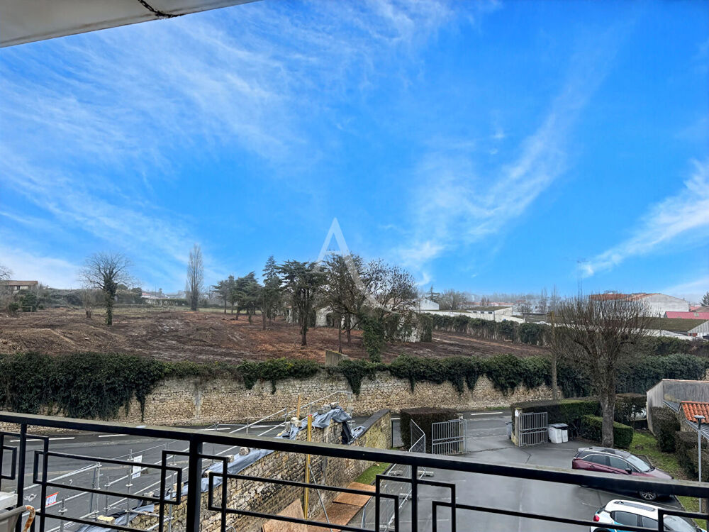 ROCHEFORT ? Studio meublé avec terrasse, face aux Thermes ? Exclusivité !