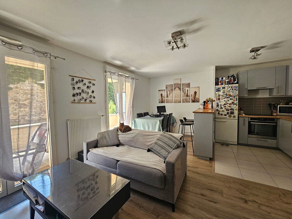 À VENDRE MONTLHÉRY CENTRE-VILLE APPARTEMENT 3 PIÈCES TERRASSE 2 PARKINGS RÉSIDENCE RÉCENTE 2019