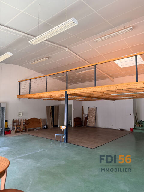   A VENDRE TRES BEAU LOCAL ATELIER BUREAUX DE 550M2 À 20 MINUTES DE LORIENT 