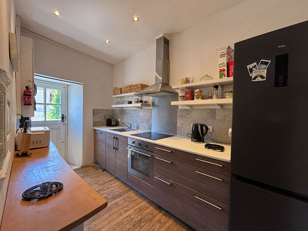 Charmante Maison de Village en Pierre avec Cours Privatives au Coeur de Nanteuil-en-Vallée