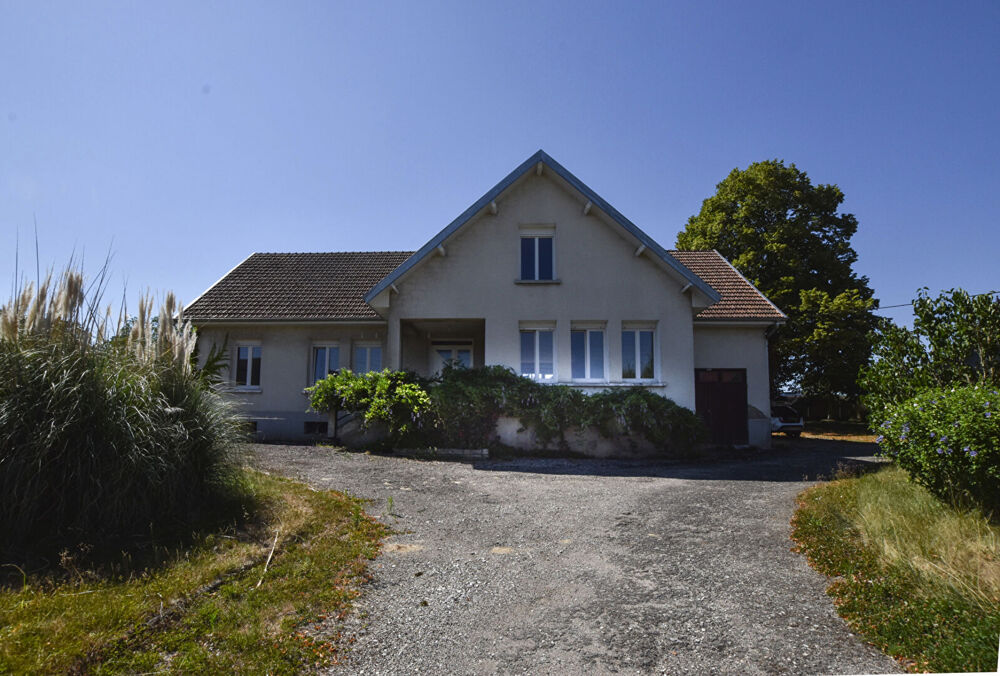 Devecey : Grande maison 248 m² sur 2016 m² de terrain avec dépendances