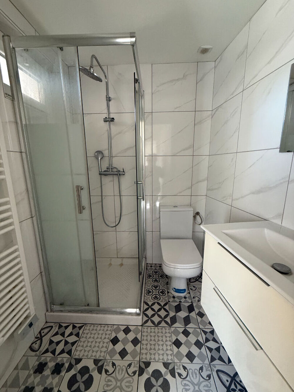 Location Appartement Vous cherchez à louer un appartement indépendant type petite maison T2 de 33 m² à Courthézon ? Courthezon