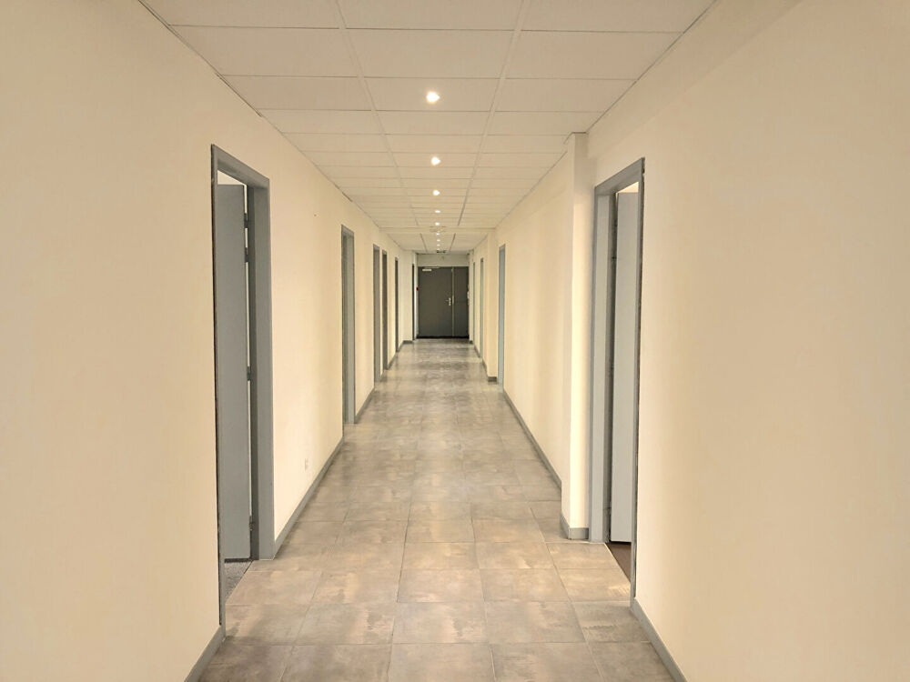   A LOUER BUREAU ENTRE 20 ET 30 M2- SECTEUR BORDEAUX QUARTIER SAINT SEURIN ET SAINT BRIUNO Bordeaux