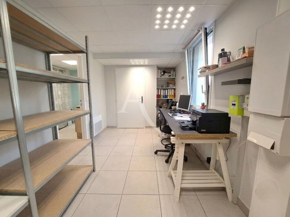 Local commercial de 77 m² à MOUCHAMPS !!