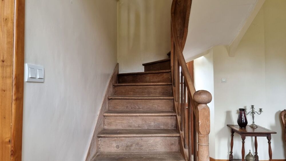Vente Maison COTES D'ARMOR, Proche Uzel, Ancien Maison D'école De 3 Chambres Avec 2 Appartements à Deux Chambres Merleac