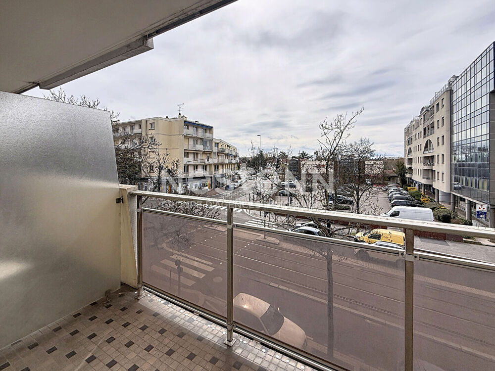   Locaux Professionnels ou Bureaux de 100m² Hyper Centre Mairie Roosevelt - 69500 BRON Bron