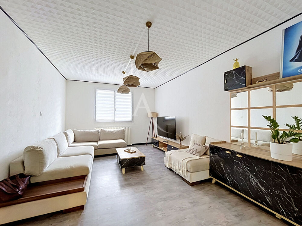 Location Maison Maison  meublée Cholet 6 pièce(s) 206.23 m2 Cholet