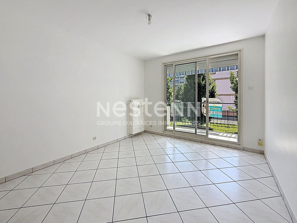 Vente Appartement Appartement 2 Pièces Traversant avec Balcon et Cave - 69500 BRON Bron