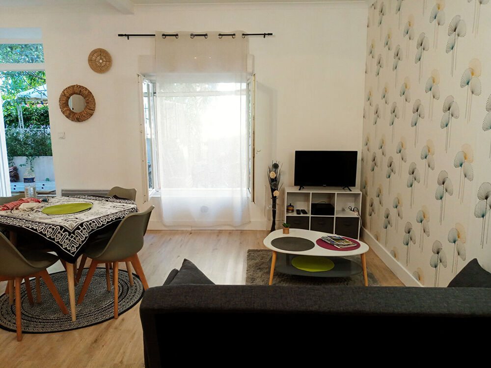 NIMES Quartier RICHELIEU/ SULLY bel appartement P1 bis de 41.69 m2 en RDC avec cave privative et cour commune.