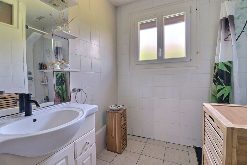 En exclusivité chez Laforêt Saint-Sever ! Maison de plain-pied de 106 m² sur plus de 6 200 m² de terrain