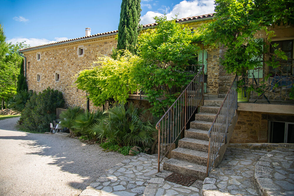 Domaine provençal dans la vallée de Cèze