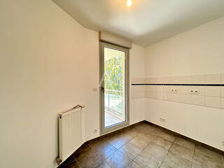  Appartement à louer 4 pièces 82 m²