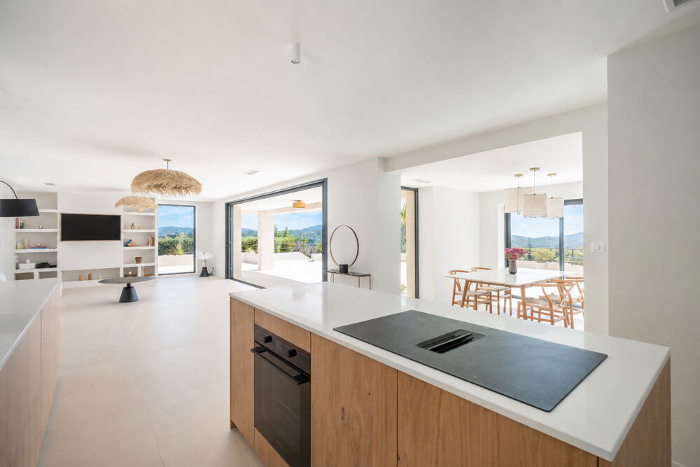 Vente Maison MAISON 7 PIECES 166 M2 - VUE MER - LA CADIERE D'AZUR - PISCINE - JARDIN - GARAGE - CAVES - POOL HOUSE Saint cyr sur mer