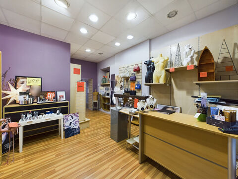 Local commercial Châteaulin  2 Pièces 35.82 m² 71300 29150 Chateaulin