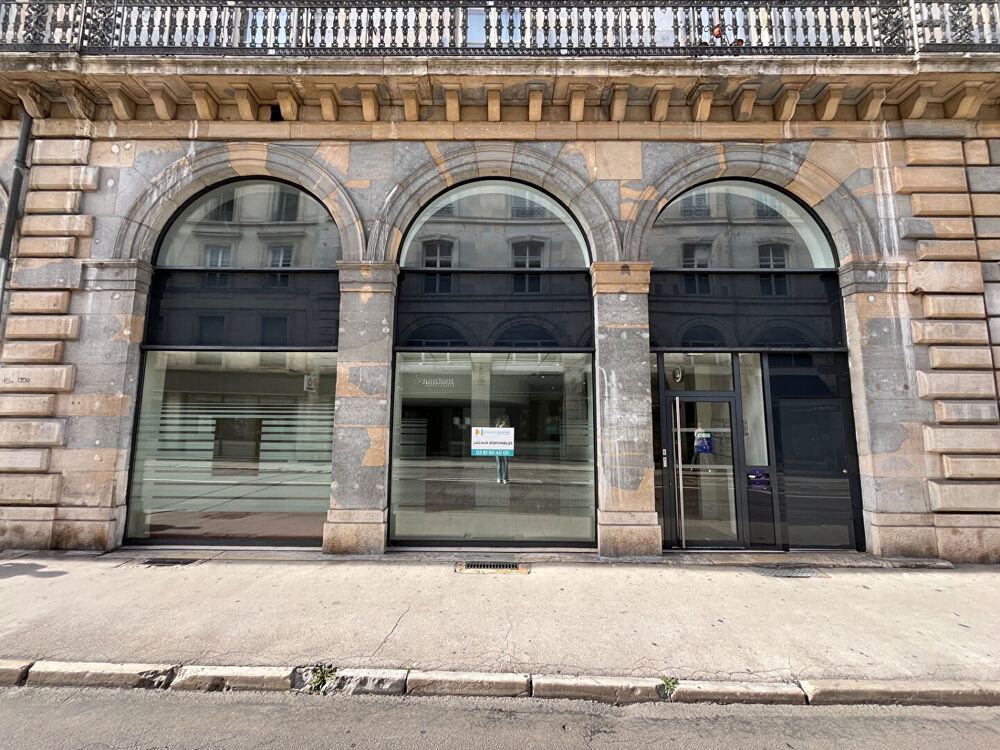   Local commercial Emplacement N°1 - à louer 203m² 