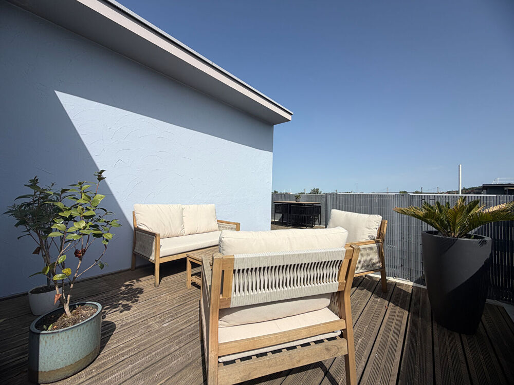 MEUBLE T3 DE 64.64.35M2 + TERRASSE 38M²+ PKG