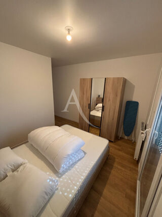  Appartement à louer 4 pièces 80 m²