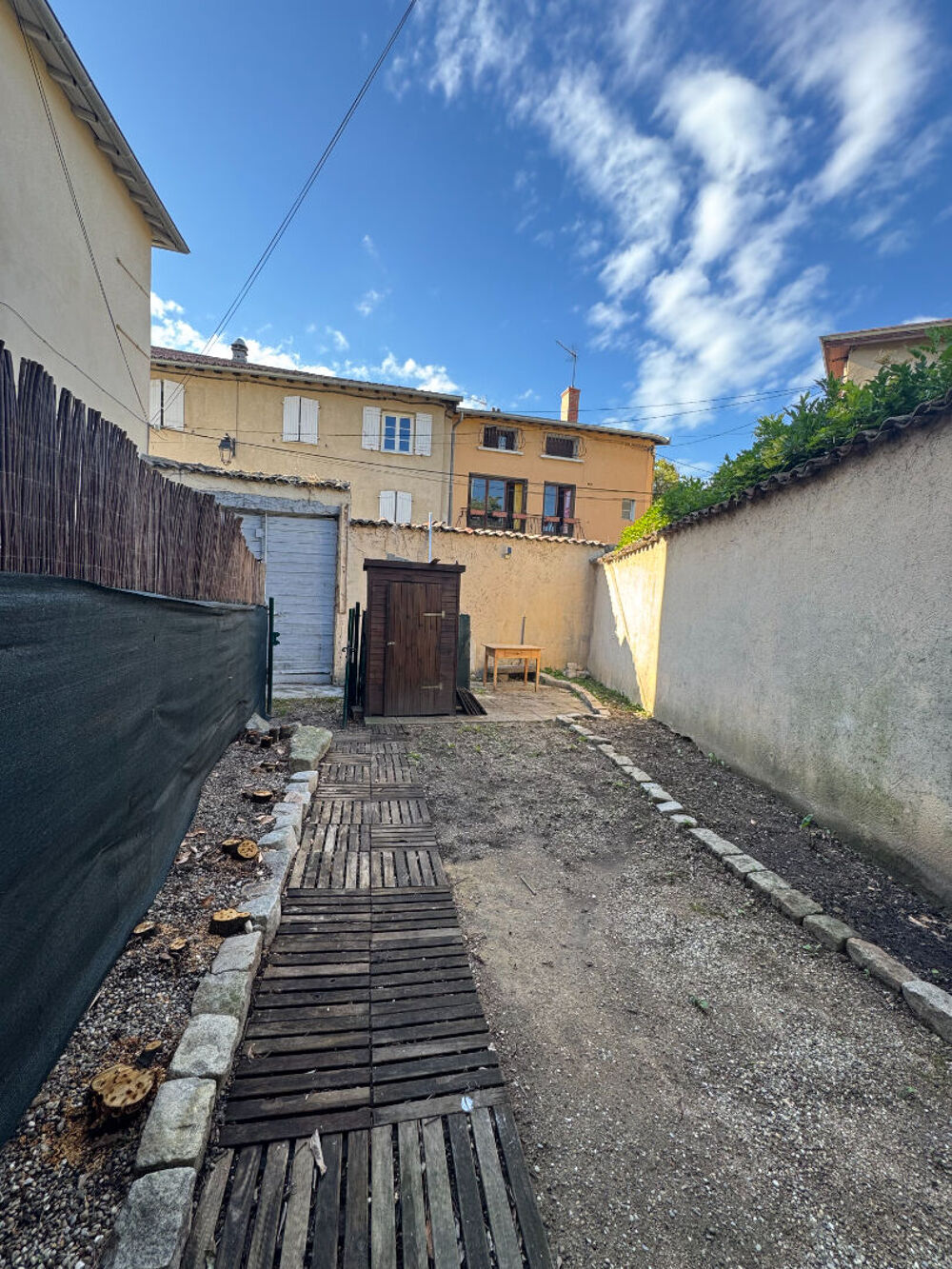 Location Appartement À louer - Appartement T2 meublé en duplex de 36 m² avec jardin privatif  Saint-Genis-Laval Saint genis laval