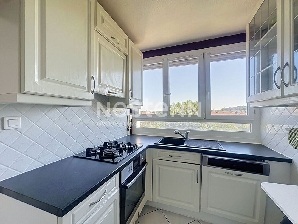 Vente Appartement Appartement 4 pièces 2 chambres 1 bureau avec cave et parking - 69500 BRON Bron