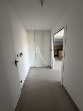  Appartement à louer 3 pièces 86 m²