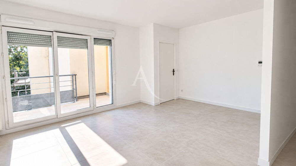 Location Appartement Beau T2 rénové avec balcon et parking en sous-sol à Élancourt Elancourt