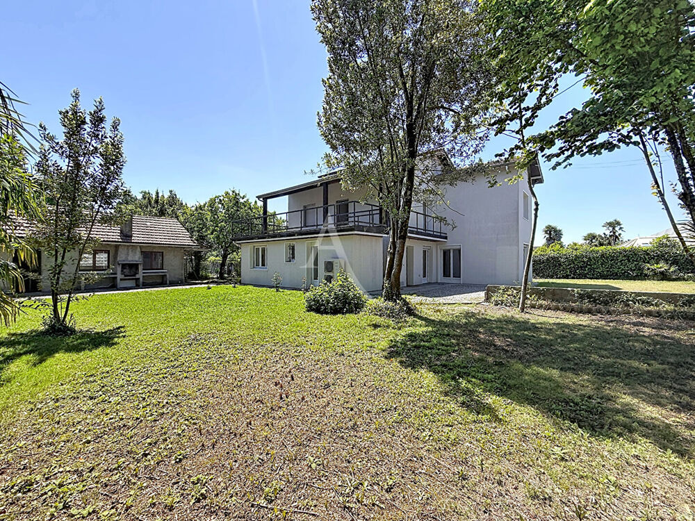 Vente Maison Pau, Maison 6 chambres avec deux logements indépendants, grand terrain arboré, garage et dépendances Pau