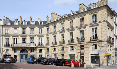 "Versailles Place Hoche" Bureaux dans une jolie cour pav&eacute;e ! emplacement N&deg;1 - 80 m&sup2; - 3 pi&egrave;ces 1990 78000 Versailles