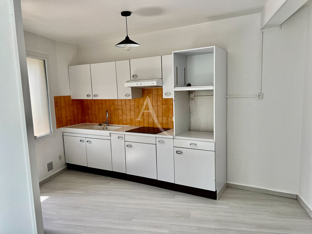 Location Appartement T2 avec balcon, garage et cave, premier étage Chamalieres