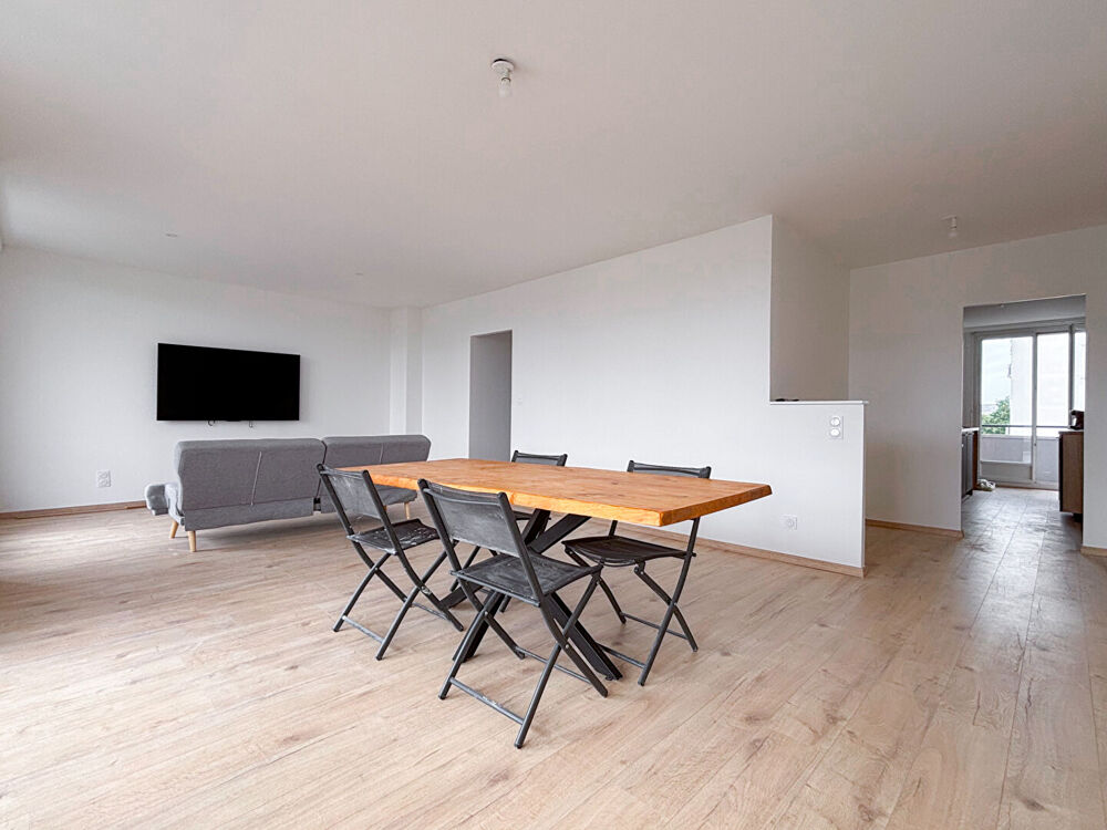A vendre - Appartement T5 de 95 m² refait à neuf avec balcons et cave à Trélazé