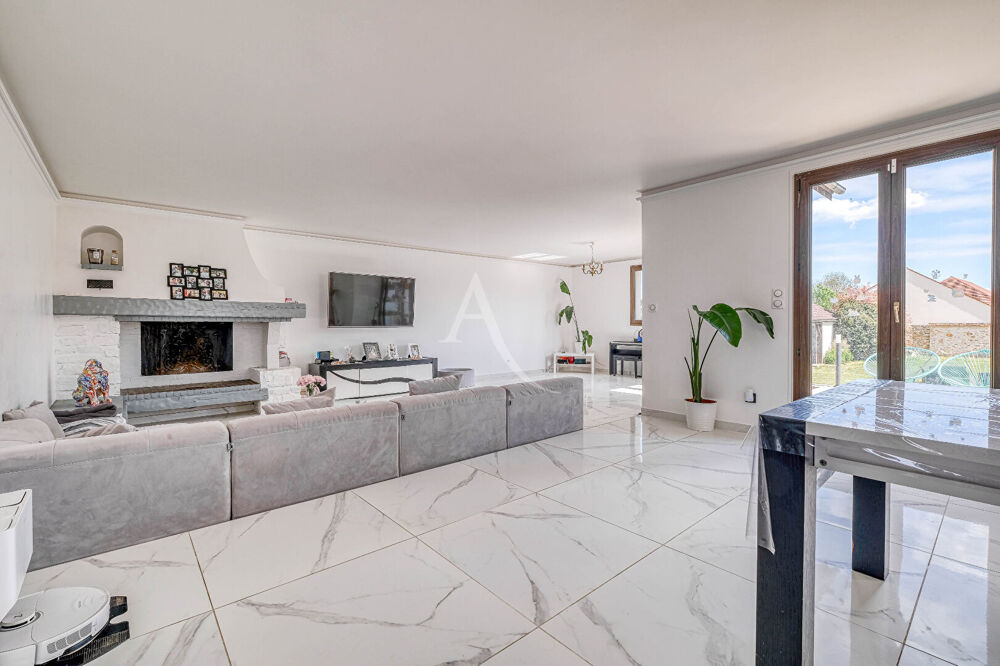 Vente Maison Grande maison familiale rénovée 216 m², 5 chambres, terrain sans vis-à-vis, garage triple Liverdy en brie