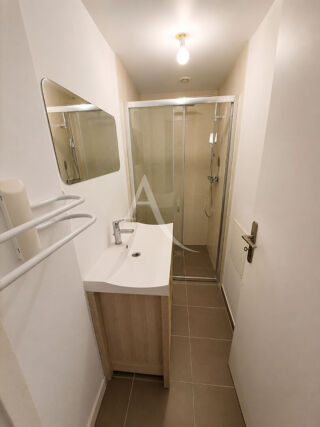  Appartement à louer 2 pièces 37 m²