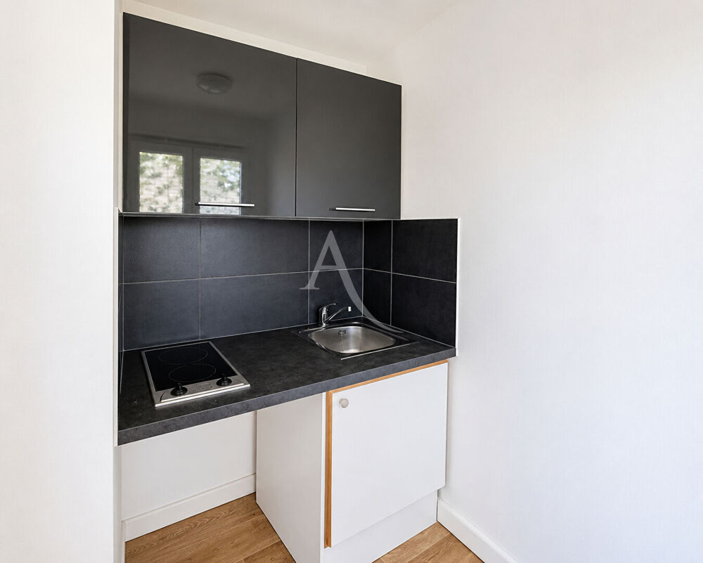 Studio à La Varenne Saint Hilaire de 23.55 m2 avec avec terrasse + cave + parking